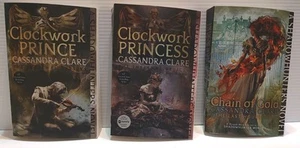 2 Uhrwerk Bücher und eines " Die letzten Stunden (3) Bücher, Cassandra Clare.(Z100) - Bild 1 von 7