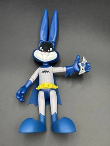 Figura de acción Space Jam: A New Legacy Bugs Bunny (Batman) 10" Moose Toys - Imagen 1 de 12
