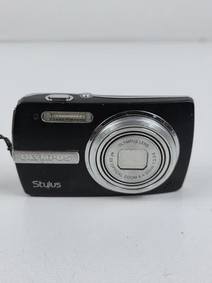 Cámara digital Olympus Stylus 840 8,0 MP 5x zoom óptico para todo tipo de clima negra Foto 1 de 4