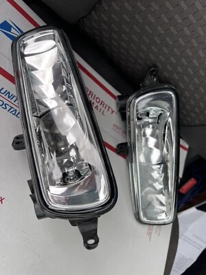 Luces antiniebla izquierda y derecha originales Ford Transit-150/250/350 2020-2024 Foto 1 de 4