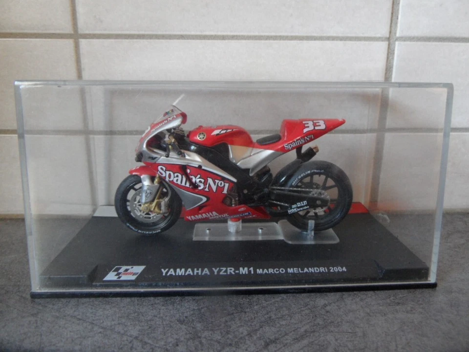 MOTO YAMAHA YZR-M1 MARCO MELANDRI GRAND PRIX 2004 1:24 - Photo 1/1