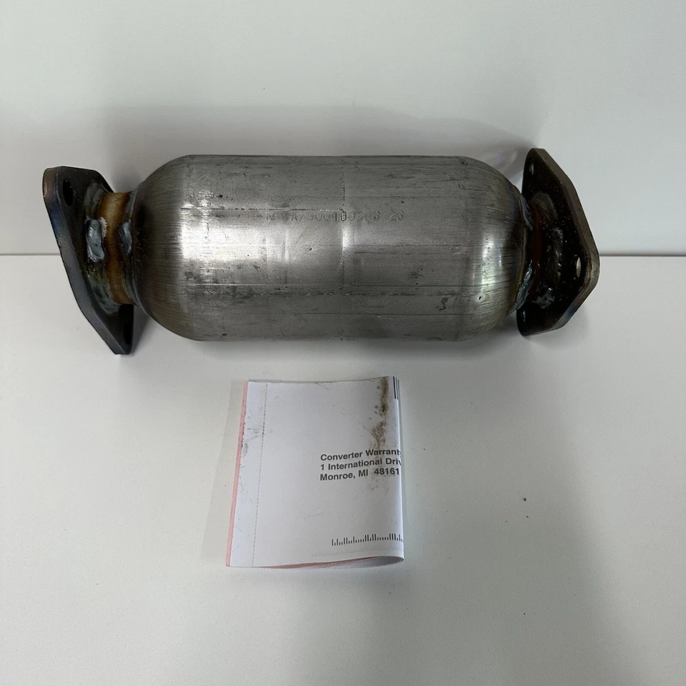 Convertidor catalítico de ajuste directo NAPA 16436 ultra compatible con la EPA no legal en CA Foto 1 de 4