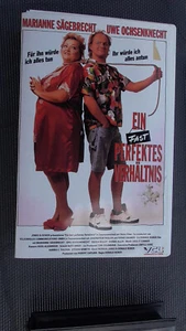 EIN FAST PERFEKTES VERHÄLTNIS+UWE OCHSENKNECHT+MARIANNE SÄGEBRECHT*VHS - Bild 1 von 2