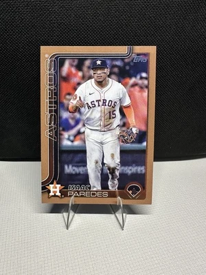 2025 Topps Update Series Isaac Paredes Gold Parallel /2025 - Image 1 of 2