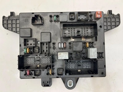 Оригинальный блок предохранителей заднего кузова 2013–2016 Buick Verano 22798890 - Изображение 1 из 4