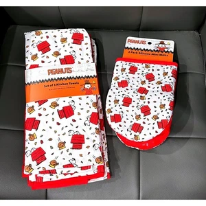 Peanuts Snoopy Thanksgiving Kitchen Towels Set and Mini Mitts Holiday Gift - Picture 1 of 9