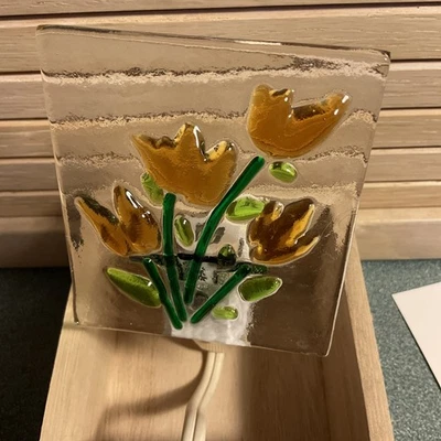 Vidrio fundido hecho a mano Noche Noche. Flores ámbar  Foto 1 de 4