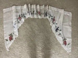 Valance and 2 Swags Cream with Grape Design - Picture 1 of 6