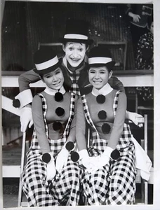 Emi Itô, Yumi Itô (Die Peanuts / Za Pinattsu) - 1964 German Press Photo #3 - Picture 1 of 3