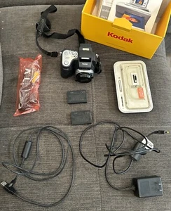 Kodak Easy Share DX6490 Camera with Dock 4.0 Mega Pixels 10X Optical Zoom - Picture 1 of 19