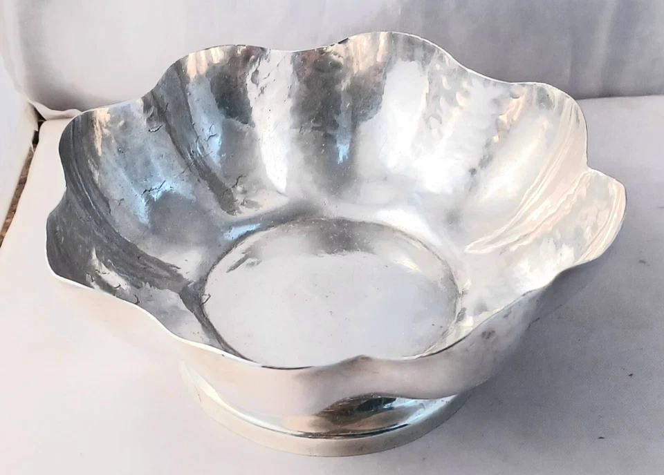 Cuenco acanalado martillado de plata de ley Juárez Prieto México 950 de 6" de diámetro Foto 1 de 4