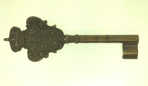 19TH C. CONTINENTAL LARGE GATE KEY - DECORATED TERMINAL W/COAT OF ARMS 2 OF 3 Cover