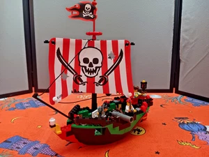 Vintage Lego Pirates 6250 Cross Bone Clipper 100% Complete - Picture 1 of 14