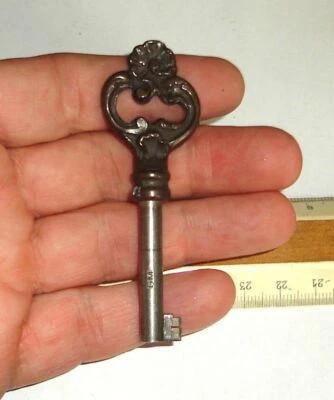 Jolie clé GM ancienne de Meuble, porte d'armoire, bibliothèque, etc...Bronze/fer - Photo 1/4