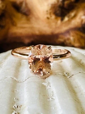 Anillo de compromiso de oro rosa sólido de 14 k con morganita natural y diamantes de corte ovalado de 2,5 quilates Foto 1 de 4