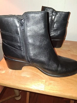 Botines Clarks Collection para mujer de 7,5 m de cuero negro Malia Hawthorn con cremallera lateral Foto 1 de 4