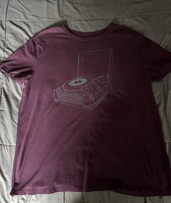 Camiseta para hombre Merona púrpura con estampado de tocadiscos, talla XL Foto 1 de 2