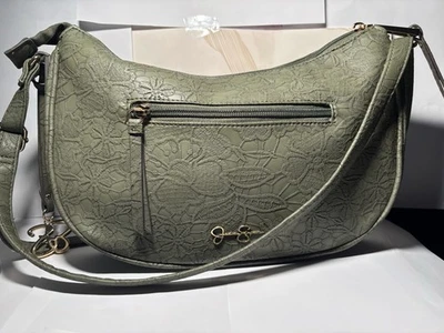 Bolso medio Jessica Simpson Gloria en verde con patrón de encaje floral Foto 1 de 4
