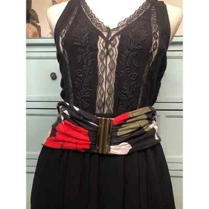 Breiter Y2K Stoffgürtel mit Blumendesign schwarz rot grün weiß goldfarben Beschlag - Bild 1 von 5