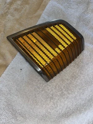 CONJUNTO DE MARCADOR LATERAL/SINAL DE SETA VW DASHER FABRICANTE DE EQUIPAMENTO ORIGINAL. BOM ESTADO 79-81 OEM VW - Imagem 1 de 3