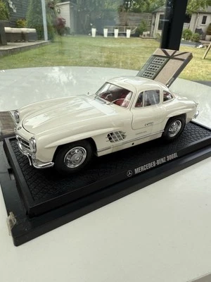 Kyosho 1/18 Mercedes Benz 300 sl Diecast -rare classic model car-white pls read  - Image 1 of 4