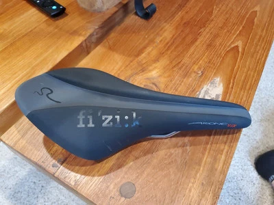 Sillín Fizik Arione VSX con rieles Kium, 300 mm x 130 mm, negro Priority Mail Inc Foto 1 de 4