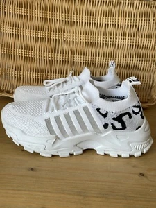 Woman’s White Cheetah Print Paorengo Gym Shoes Size 6 European 36 - Picture 1 of 6