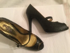 Hale Bob Women's 9 Faux Reptile Embossed Leather Pumps Heels Shoes Black 4.5" - Picture 1 of 8