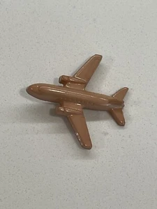 Vintage Knopf Kunststoff 1 3/8" beige hellbraun Flugzeug realistisch - Bild 1 von 9