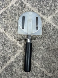 The Pampered Chef Pizza Cutter with Protective Plastic Blade Guard, Vintage - Picture 1 of 3