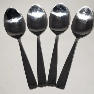 Juego de 4 cucharas soperas ovaladas Mikasa Danford 18/0 de acero inoxidable de 7,25" Foto 1 de 4