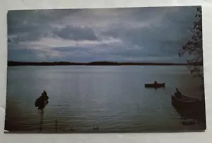 Boating On A Beautiful River In Des Moines, Iowa. Postcard (S1) - Picture 1 of 2