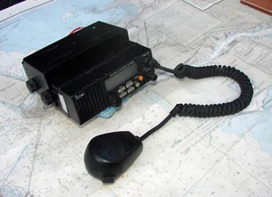 Icom IC-M58 MARINE VHF RADIO-Many Photos-INTERESTING FEATURE-L@@K !! - Zdjęcie 1 z 20