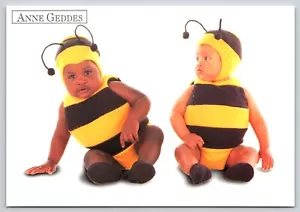 Postal Lindo Abejorro Bebés Primavera Abeja Bebés Abeja Conjunto Anne Geddes - Imagen 1 de 2