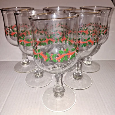Juego de 6 copas de vino de acebo de Navidad con diseño de cinta roja y borde dorado para vacaciones Foto 1 de 3