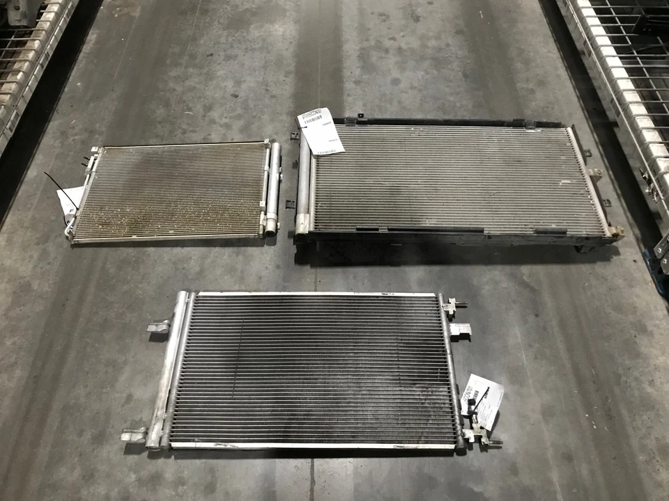 2003 2004 2005 2006 Kia Sorento AC Condenser 170k OEM - Image 1 of 4