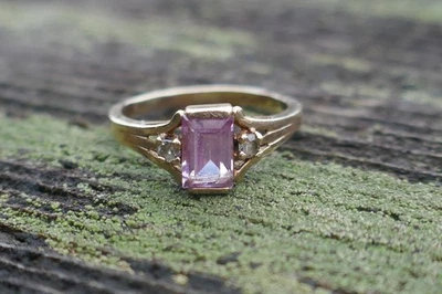 Anillo vintage de oro amarillo de 10k rosa claro y piedra transparente para dama - talla 4 Foto 1 de 4