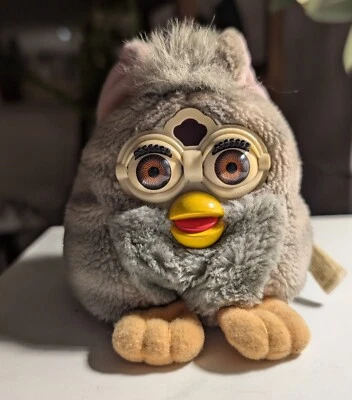 复古 Furby Buddies More Happy 1999 Bean 毛绒灰色条纹棕色眼睛 — 第 1/4 张图片