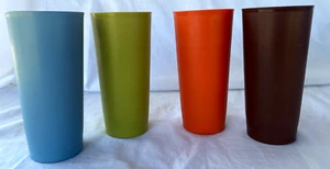 Lote de 4 vasos Tupperware de colección de 6,5 pulgadas colores cosecha apilables - Imagen 1 de 3