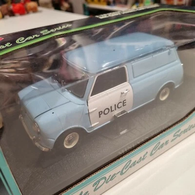 KYOSHO AUSTIN Mini Van UK Police cod.08193B scala 1/18 - Immagine 1 di 4