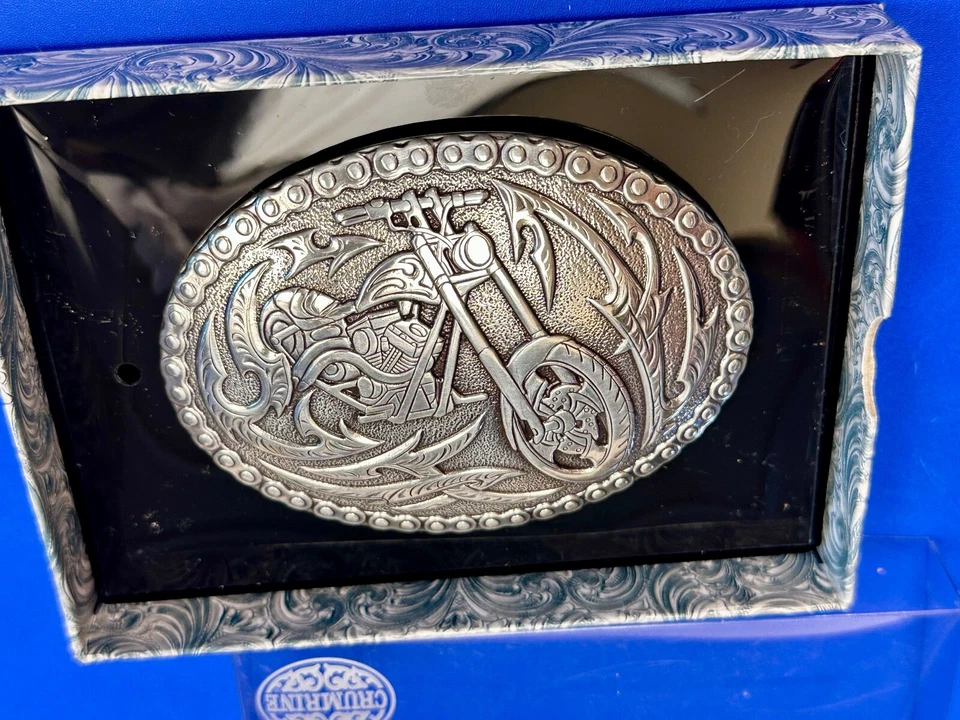 Motociclista Motocicleta Chopper Diseñado Tono Plateado Ovalado Crumrine Cinturón Hebilla en Caja Foto 1 de 4