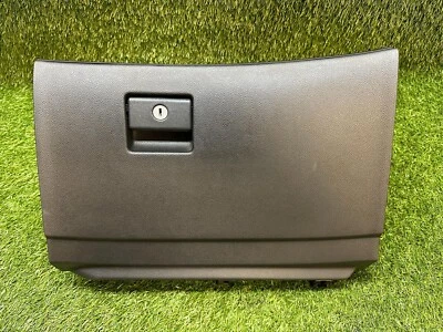 Guantera Infiniti Q60 G37 2008-2015 cupé OEM 68102-JK600 Foto 1 de 4