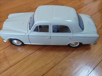MODELLINO AUTO PEUGEOT 403 BERLINE GRAND LUXE 8CV - 1:18 - EDICOLA - Immagine 1 di 4