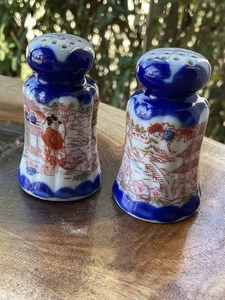 VTG Japanese salt & Pepper Shakers Geisha Girls Blue, Porcelain Japan  3.5”￼ - Picture 1 of 17