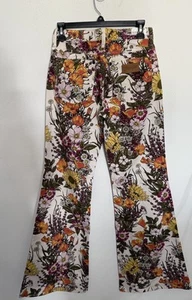 Pantalones de mezclilla Wrangler tiro medio Wanderer 622 acampanados multicolor para mujer 27/34 florales nuevos - Imagen 1 de 9
