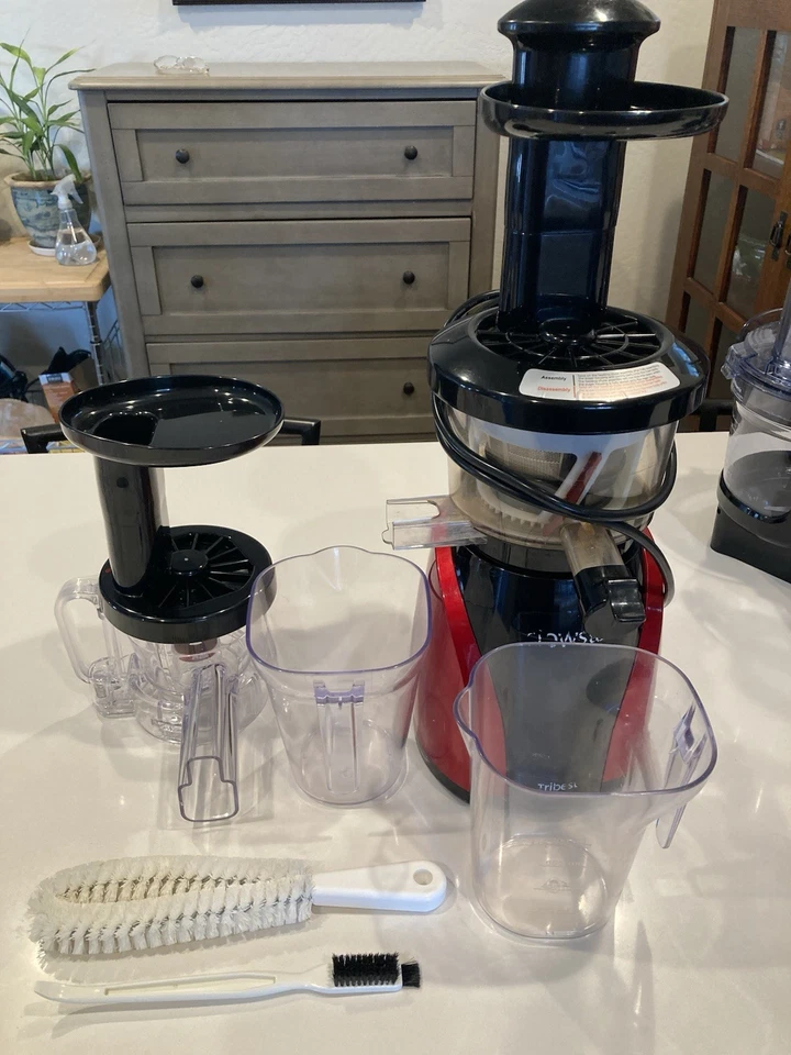 Соковыжималка холодного отжима вертикальная жевательная Tribest Slowstar SW-2000 *ЧИТАЙТЕ* - Изображение 1 из 3