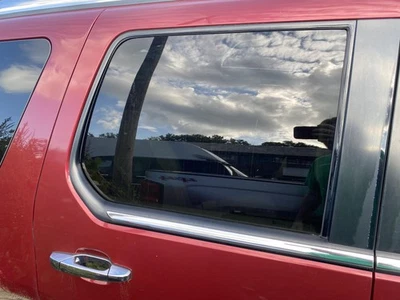 Used Rear Right Door Glass Rear fits: 2009 Cadillac Escalade w/privacy tint Rear Foto 1 de 4
