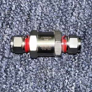 SUPERLOK SHCV12-S6-0.3 6,000PSI 3/8" CHECK VALVE, SWAGELOK REF - Picture 1 of 3