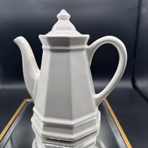 Vintage Pfaltzgraff HERITAGE White COFFEE POT with LID Made in USA 8.5 Inch Tall - Picture 1 of 7