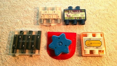 LOTE DE 5 GUITARRAS VINTAGE, BANJO, & ? SINTONIZADORES.  VIOLÍN? TUBO PASO TUBOS SOPLADOR DE VIENTO Foto 1 de 4